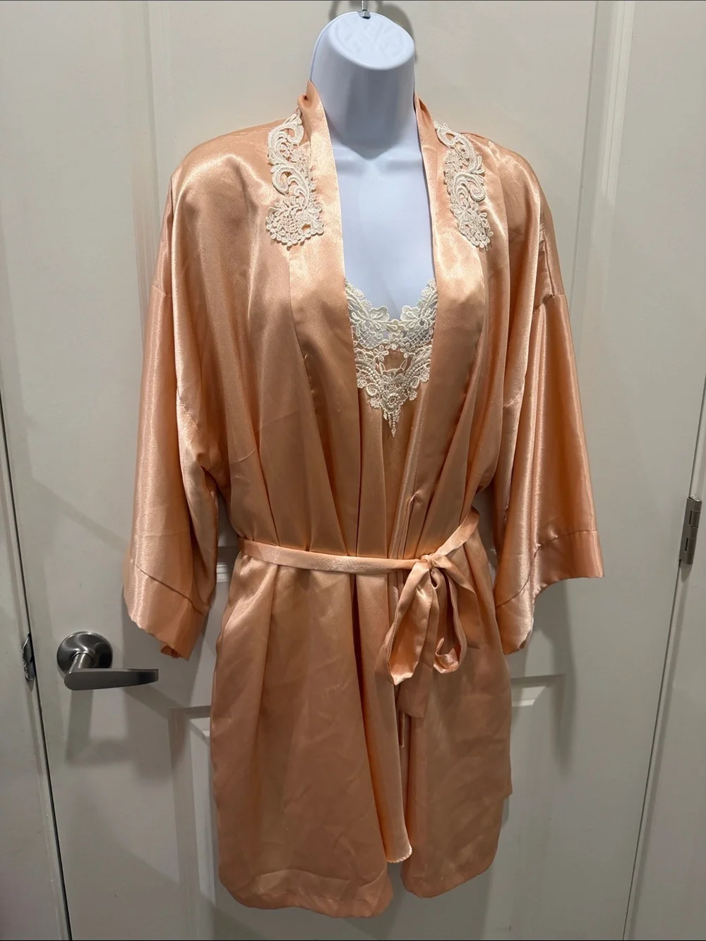 🍑 Vintage Amelia’s Satin Peignoir Set Peach Lace Nightgown Robe